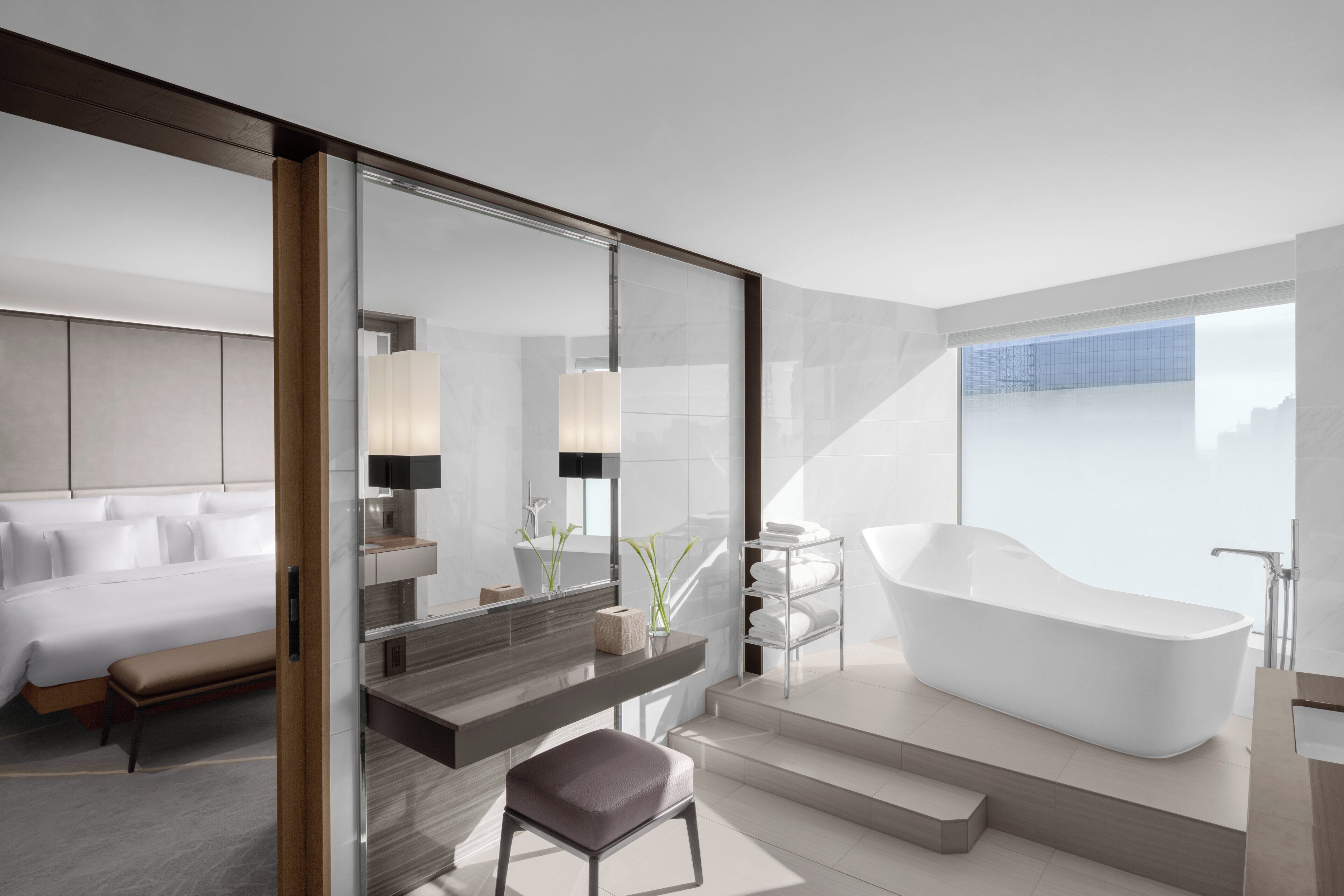 Suite, 1 King Bed, Club lounge access (Hana) | 1 bedroom, minibar, in-room safe, iron/ironing board