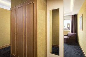 Deluxe Double or Twin Room, 1 King Bed