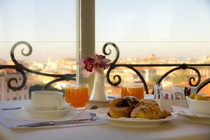 Daily buffet breakfast for a fee
