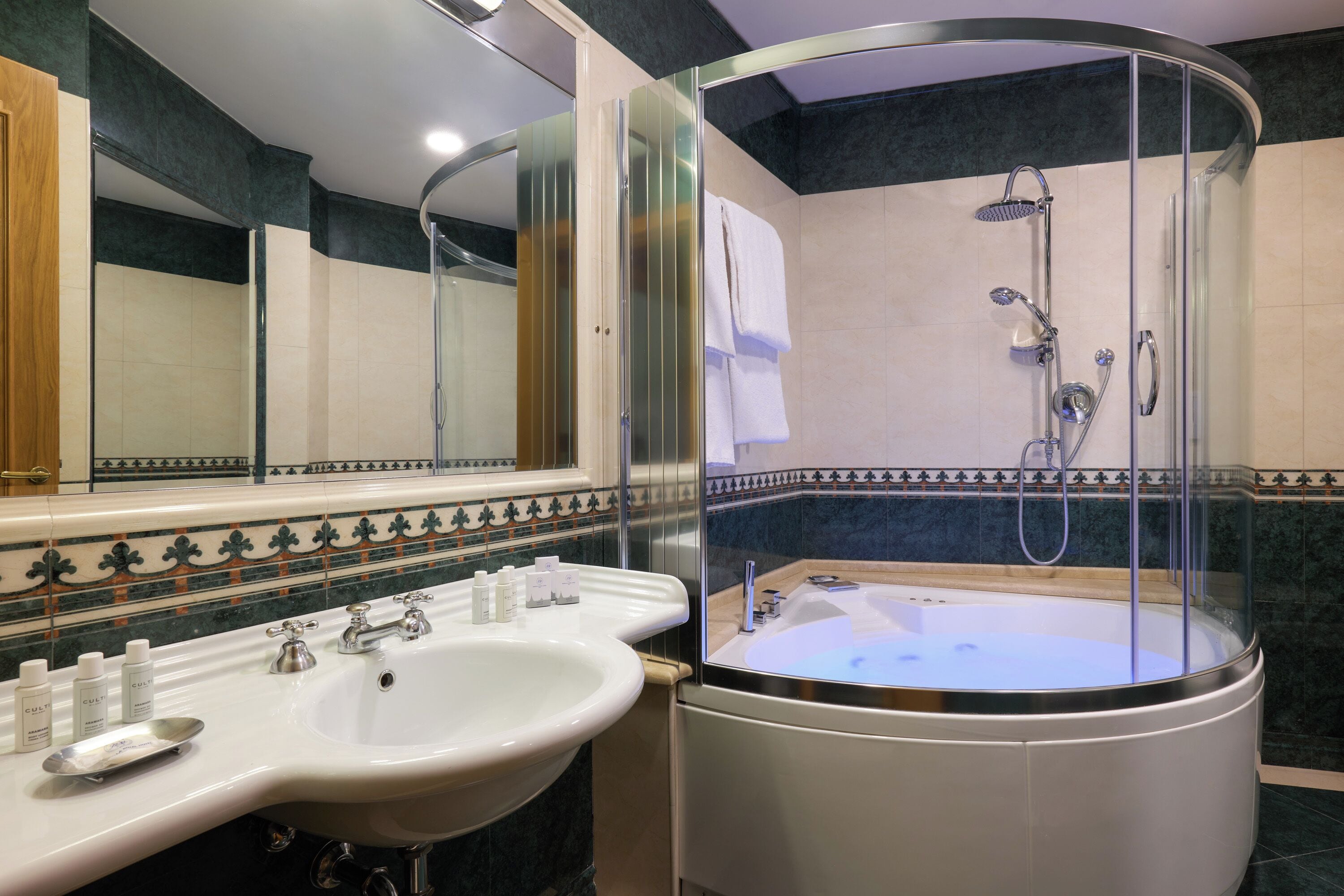 suite | bathroom | jetted bath, designer toiletries, hair dryer, bidet
