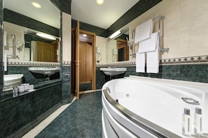 Suite | Bathroom
