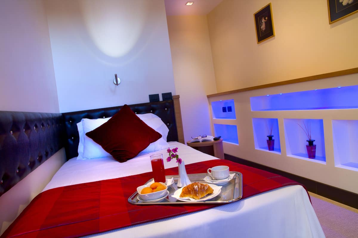 Singola Standard | Biancheria da letto di alta qualità, minibar, una cassaforte in camera