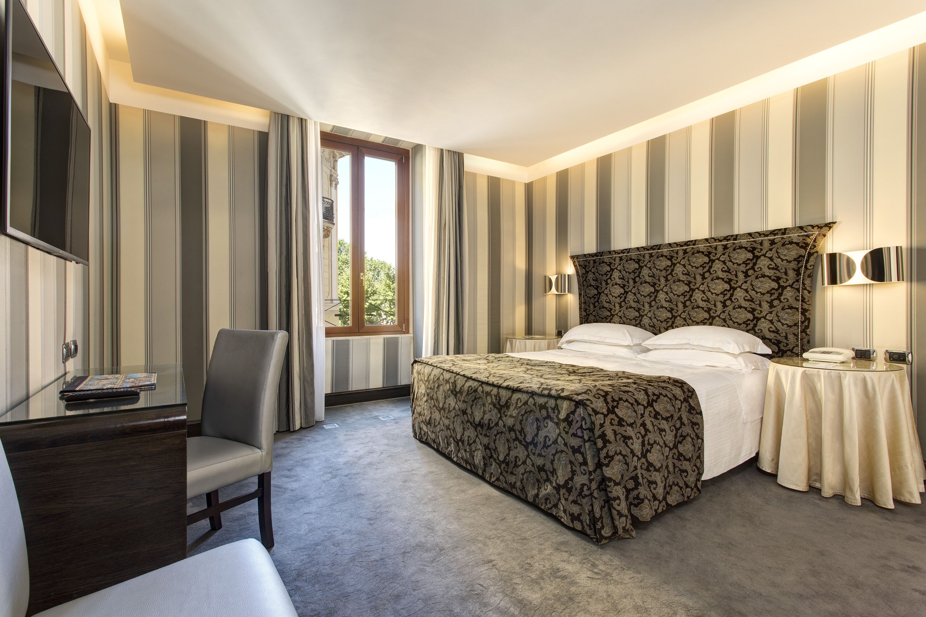 deluxe double or twin room, 1 king bed | 1 bedroom, premium bedding, minibar, in-room safe