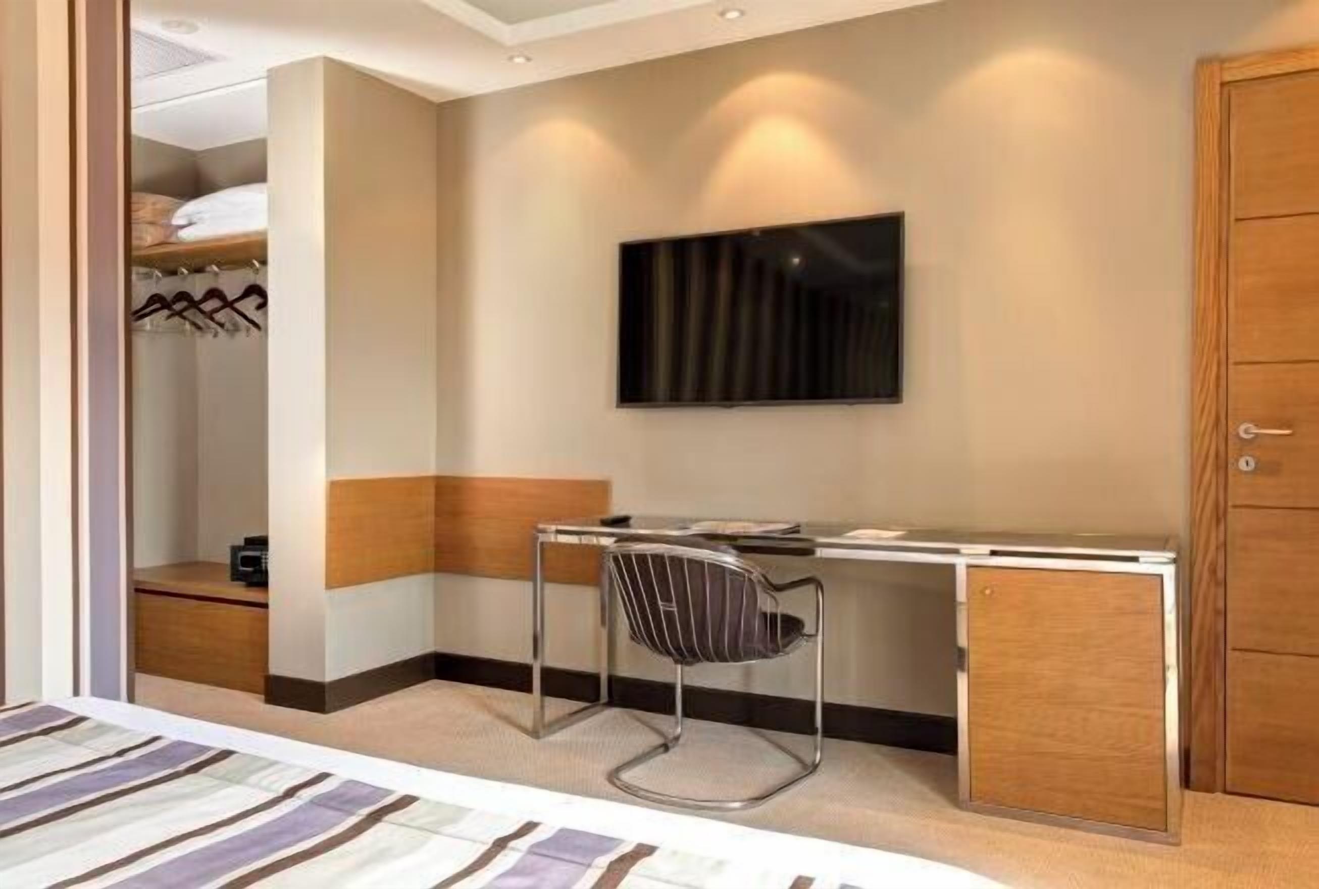 Premium bedding, minibar, in-room safe, desk