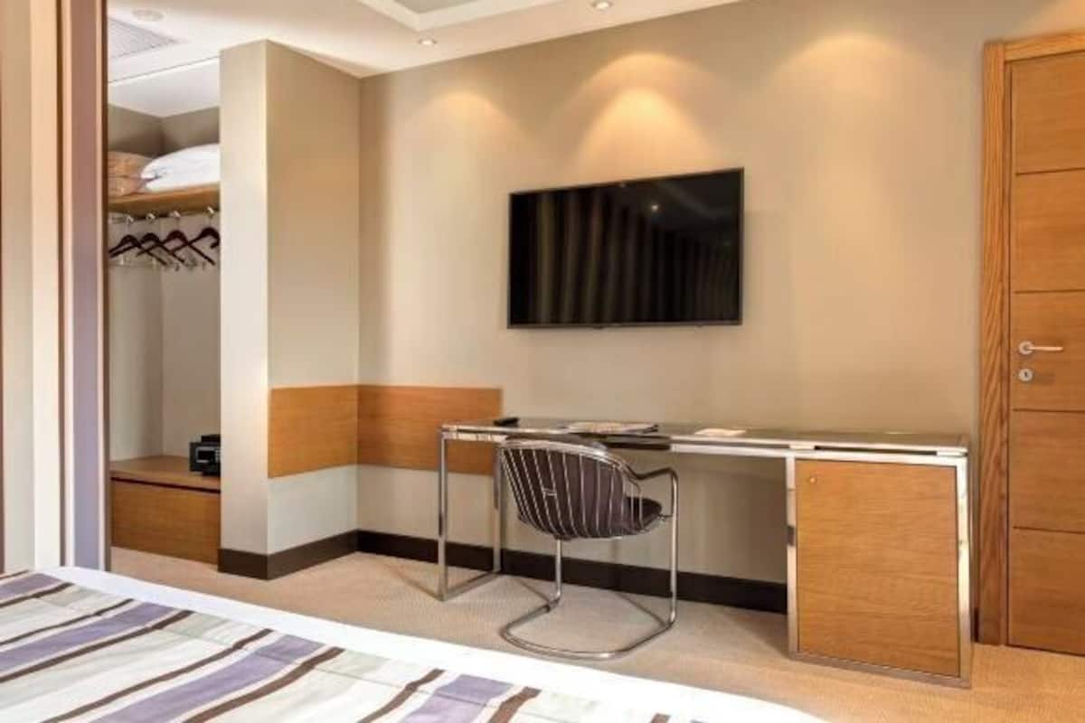 Premium bedding, minibar, in-room safe, desk