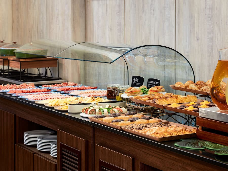 Daily buffet breakfast for a fee