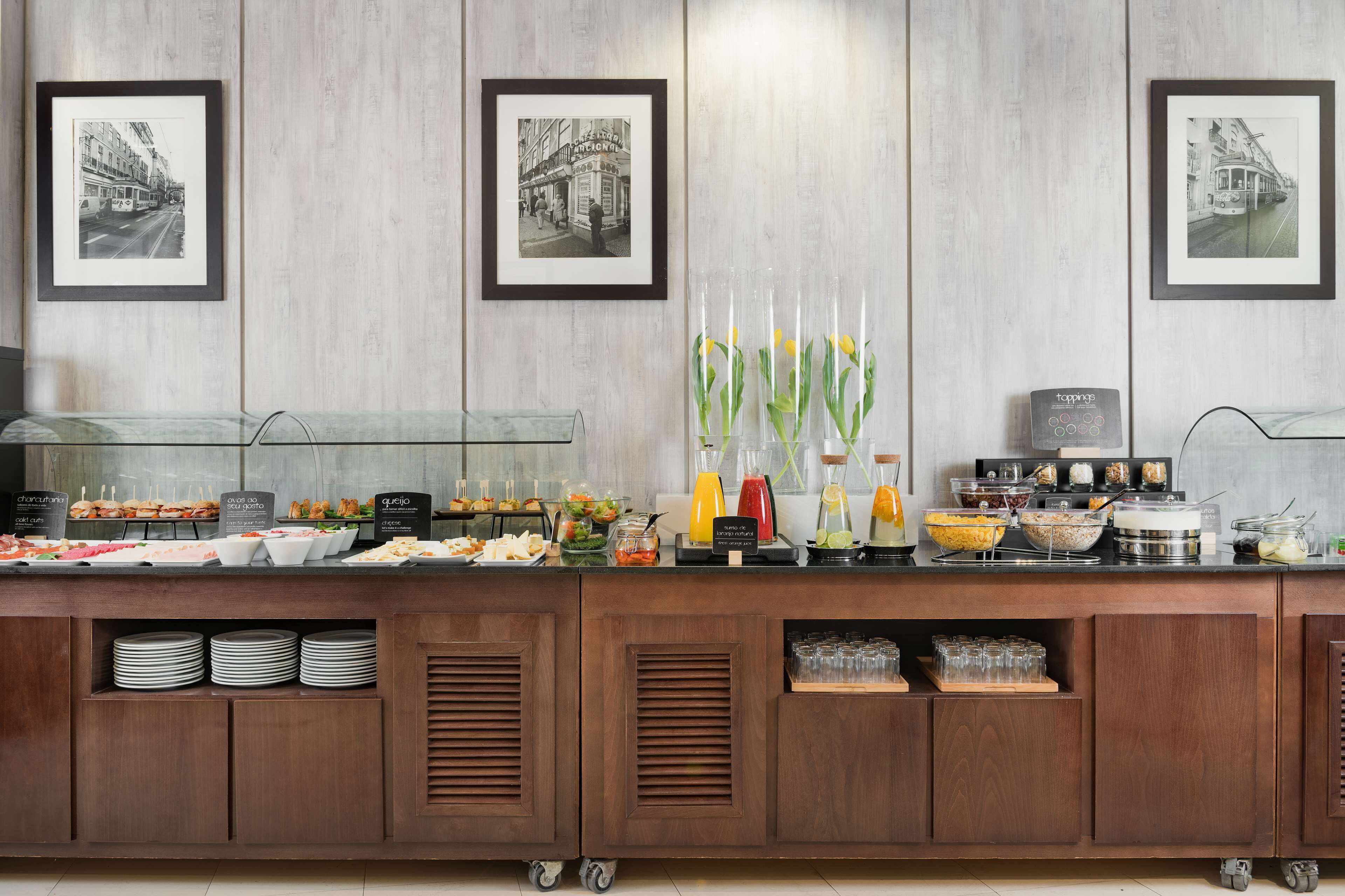 daily buffet breakfast for a fee