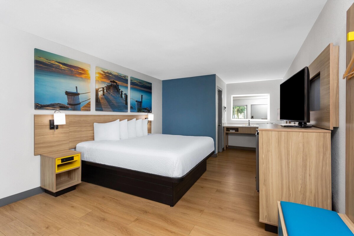 Quarto, 2 camas Queen, para não fumantes | Escrivaninha, cortinas blackout, Wi-Fi de cortesia, roupa de cama