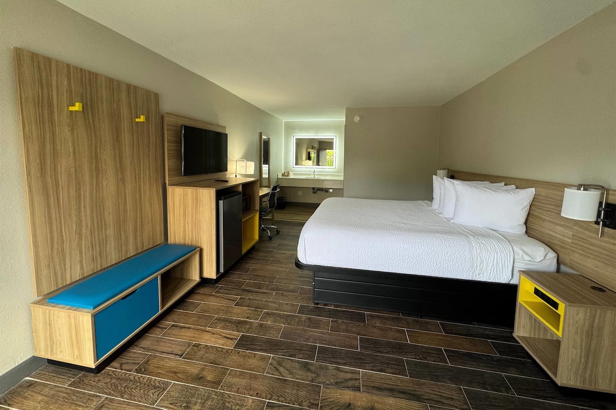 Deluxe kamer, 1 kingsize bed, niet-roken | Een bureau, verduisterende gordijnen, gratis wifi, beddengoed