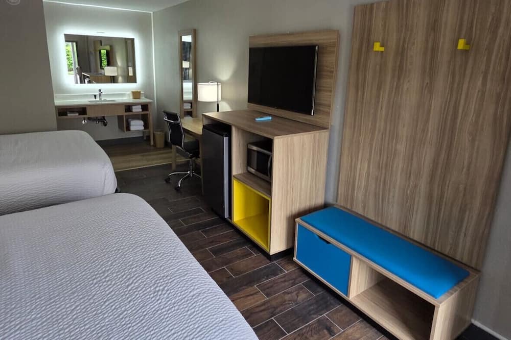 Travelodge by Wyndham Gainesville