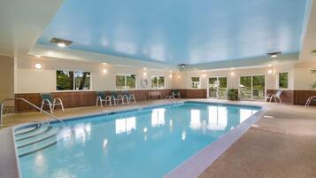 Indoor pool, sun loungers