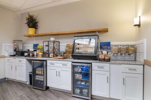 Free daily continental breakfast 