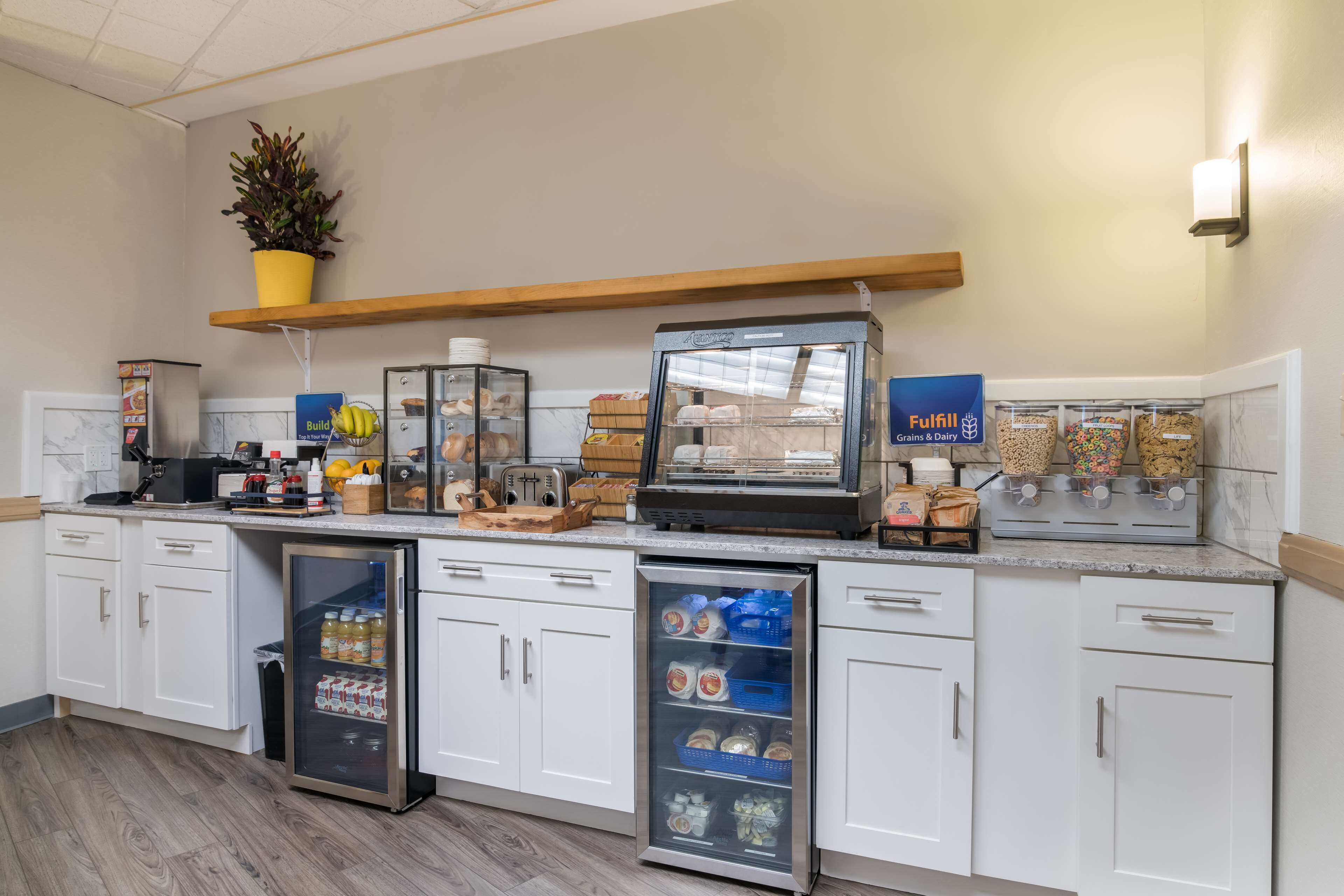 free daily continental breakfast