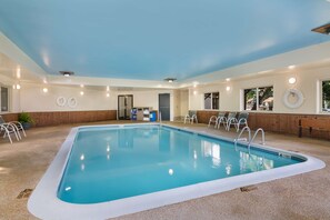 Indoor pool, pool loungers