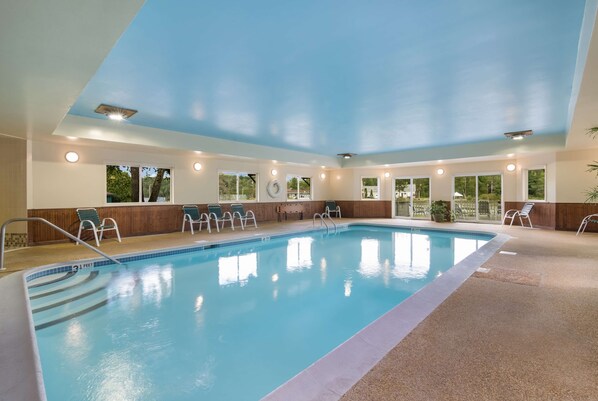 Indoor pool, pool loungers