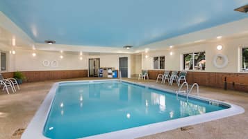 Indoor pool, pool loungers