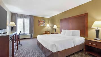 Rom – standard, 1 kingsize-seng, ikke-røyk (No Pets) | Safe på rommet, skrivebord, strykejern/-brett og barnesenger (inkludert)