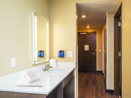 Country Cascades Waterpark Resort - Image 21