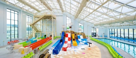 Piscine couverte, piscine extérieure (ouverte en saison)