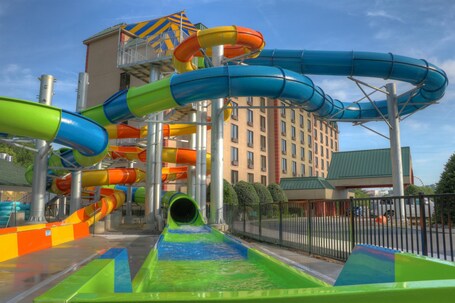 Country Cascades Waterpark Resort - Image 28