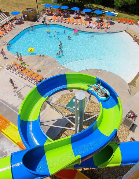 Country Cascades Waterpark Resort - Image 53