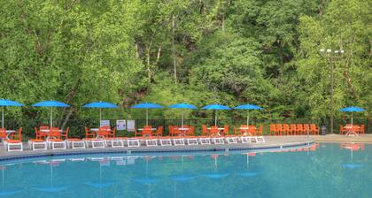 Country Cascades Waterpark Resort