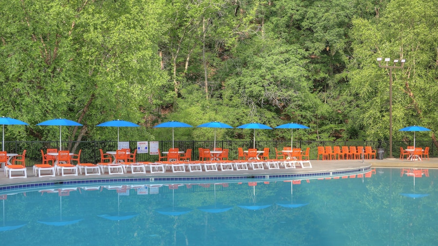 Country Cascades Waterpark Resort