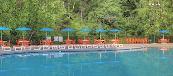 Country Cascades Waterpark Resort