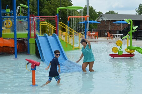 Country Cascades Waterpark Resort - Image 60