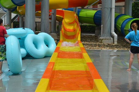 Country Cascades Waterpark Resort - Image 42