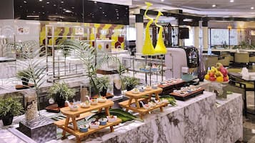 Se ofrece un desayuno bufé (115 CNY por persona)