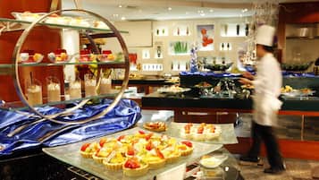 Bữa sáng buffet hàng ngày với phụ phí nhỏ