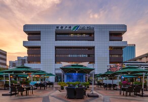 3 restaurantes; se sirve desayuno, almuerzo y cena; cocina fusión