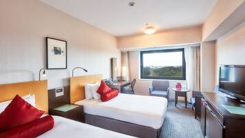 Premium bedding, down comforters, in-room safe, desk