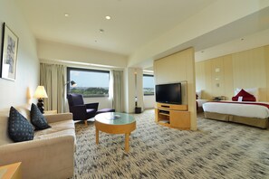 1 bedroom, premium bedding, down comforters, in-room safe