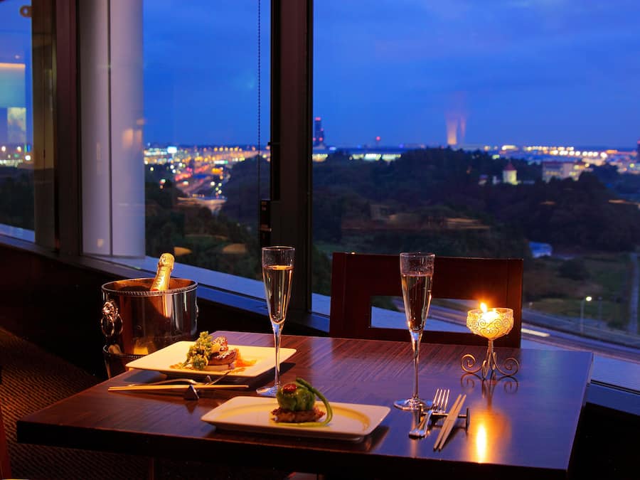 2 restaurants servant le dîner, spécialités Cuisine japonaise