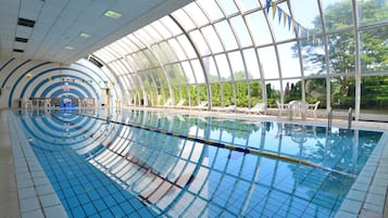 Indoor pool, pool loungers