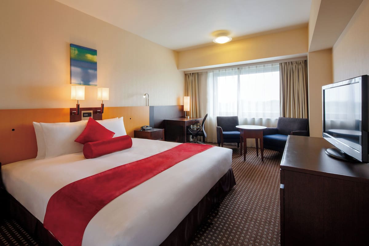 1 bedroom, premium bedding, down comforters, in-room safe