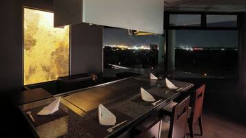 2 restaurants, dinner served, Japanese cuisine