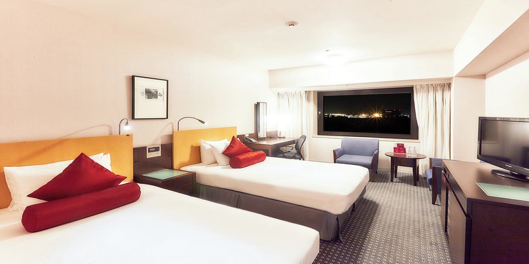 Roba de llit d'alta qualitat, cobrellits i caixa forta a l'habitació 