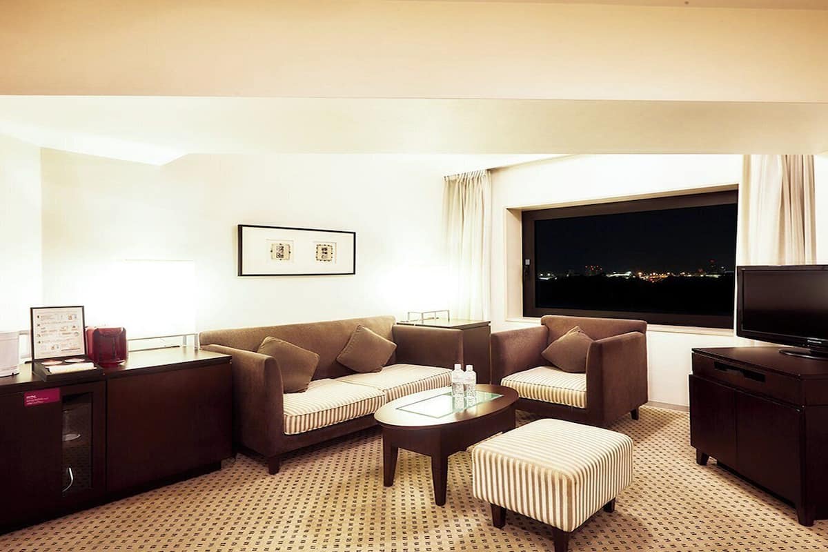 1 bedroom, premium bedding, down duvets, in-room safe