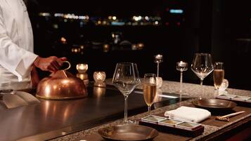 2 restaurants, dinner served, Japanese cuisine