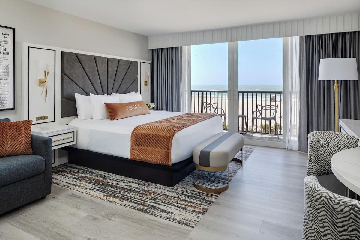 1 bedroom, premium bedding, in-room safe, desk
