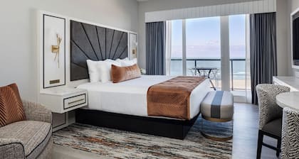 Cirque St. Armands Beachside