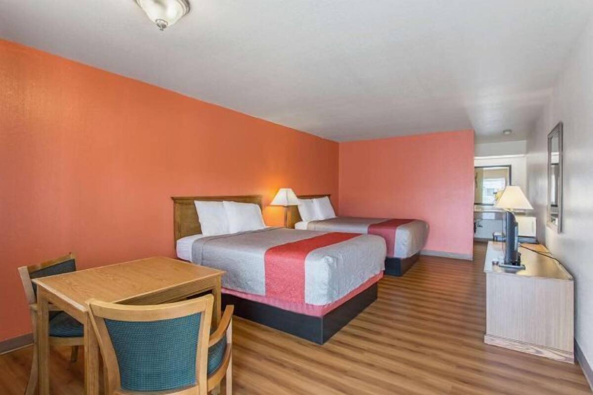 Free cots/infant beds, rollaway beds, free WiFi, bed sheets