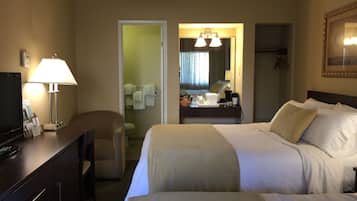 Habitación estándar, 2 camas Queen size | Caja de seguridad en la habitación, escritorio y cunas gratuitas