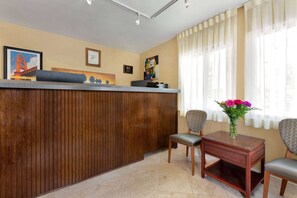 Lobby - Travelodge by Wyndham Presidio San Francisco (San Francisco)