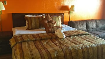 Escritorio, tabla de planchar con plancha y camas plegables/adicionales