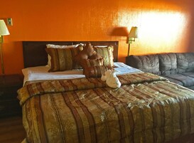 Escritorio, tabla de planchar con plancha y camas plegables/adicionales