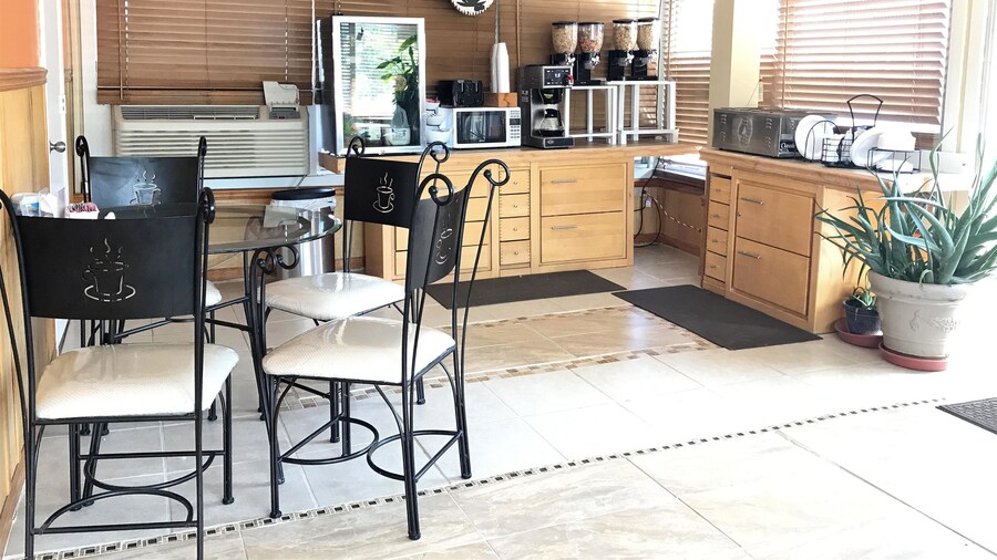 Americas Best Value Inn & Suites Macon at Sunset Dr